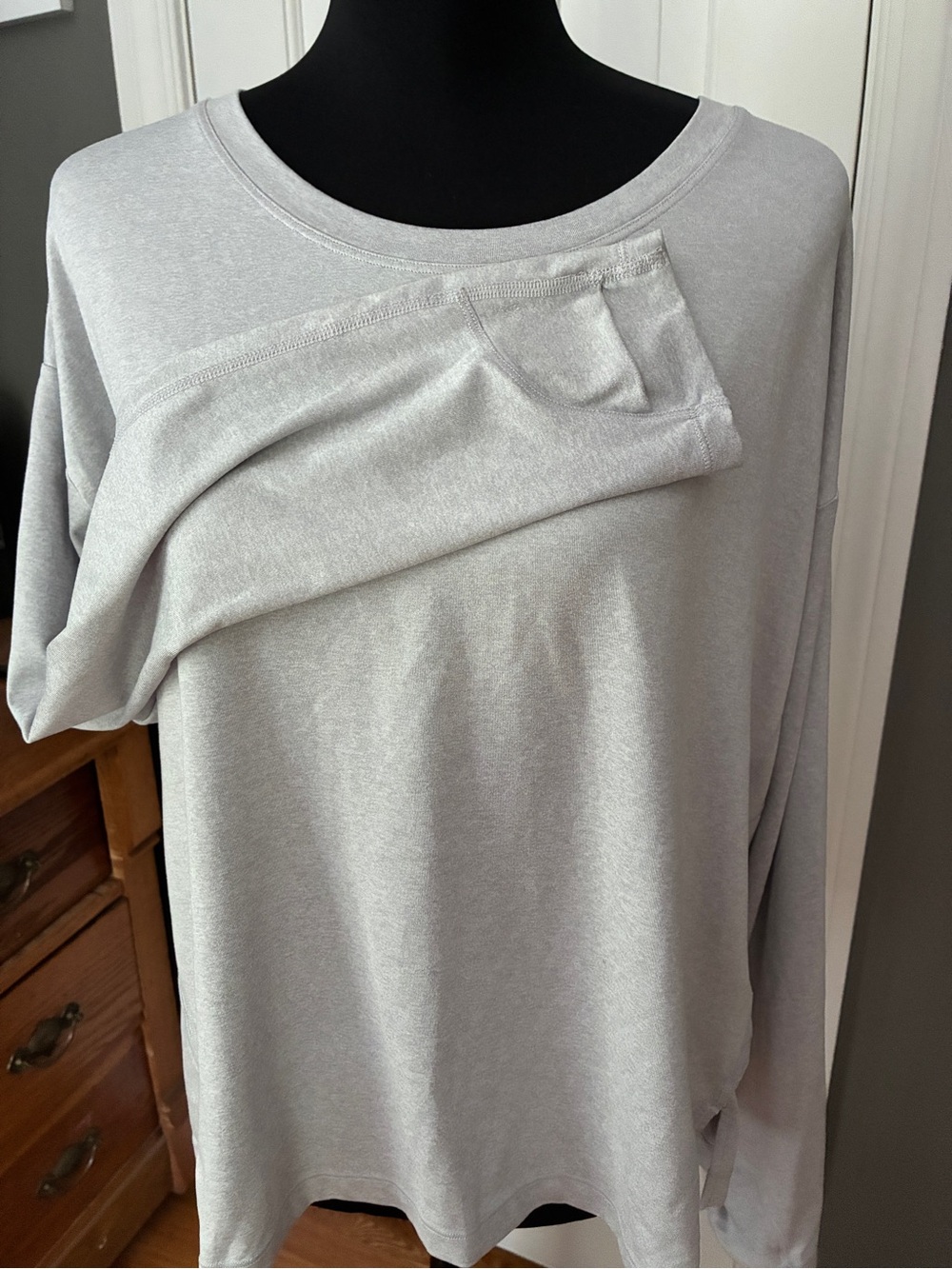 Athleta Heather Light Gray Long Sleeve Scoop Neck Tee